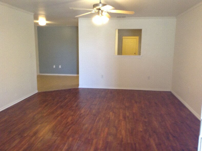 Building Photo - 523 N Clinton Ave