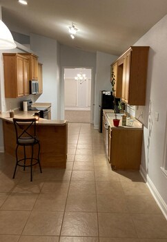 Building Photo - 6958 Summerset Dr