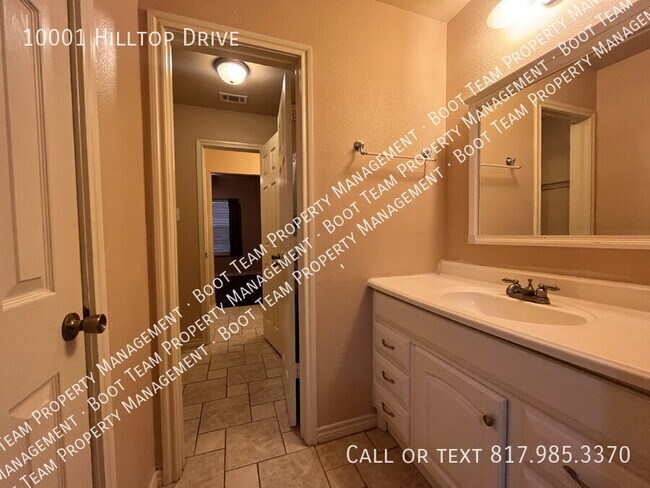 Building Photo - 10001 Hill Top Dr