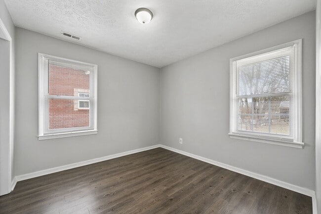 Building Photo - 713 Ann Ave