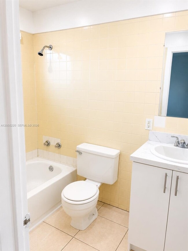 Building Photo - 1230 W 54th St