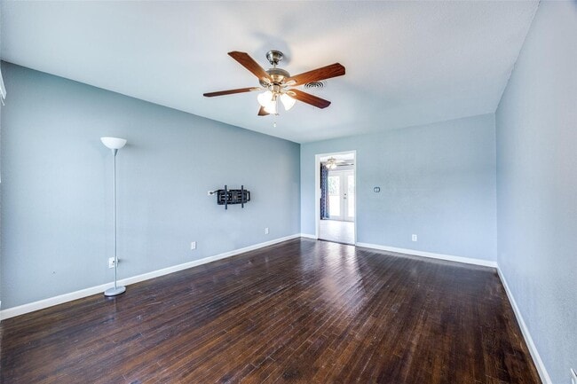 Building Photo - 8935 Clearwater Dr