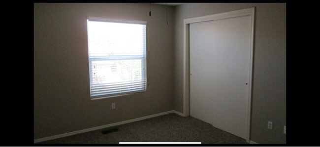 Building Photo - 8605 El Monte Ln NE