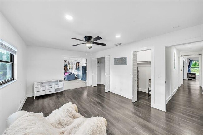 Building Photo - 10962 57th Pl S