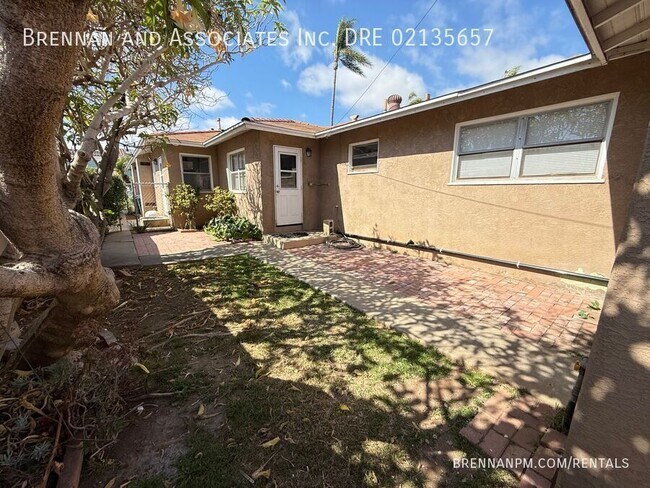 Building Photo - 456 Davidson-#B