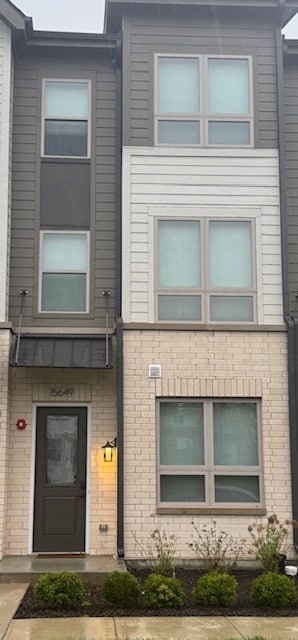 Building Photo - 15649 Lamon Ave