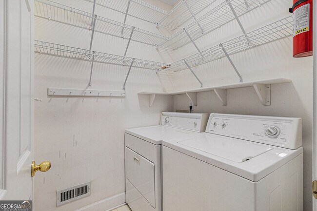 Building Photo - 2653 Danforth Ln