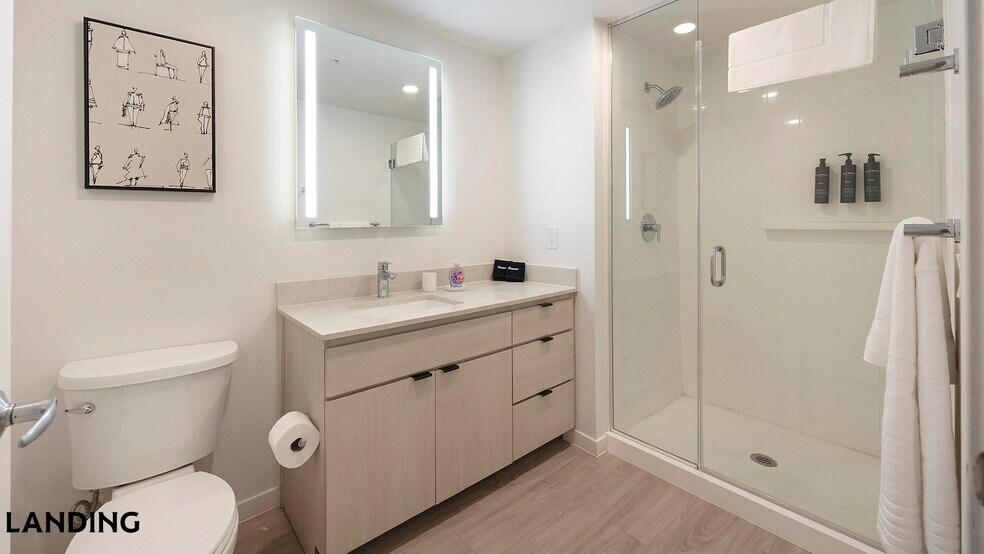 Building Photo - 707 S Farmer Ave