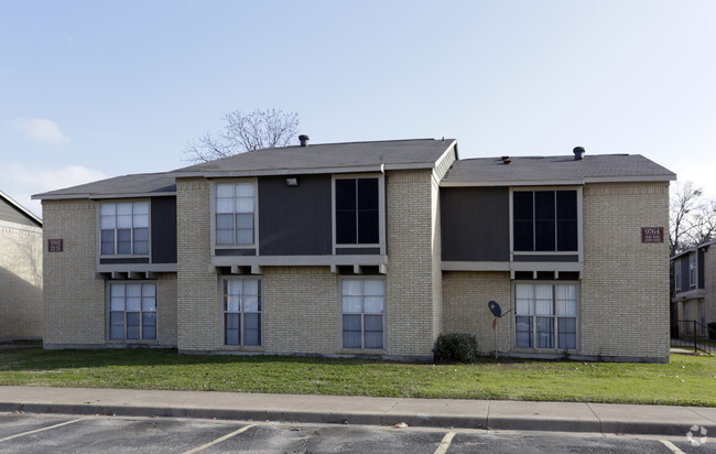 Primary Photo - La Hacienda Apartments