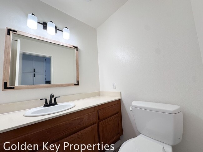 Building Photo - Beautiful townhome in The Trails at Calavera!