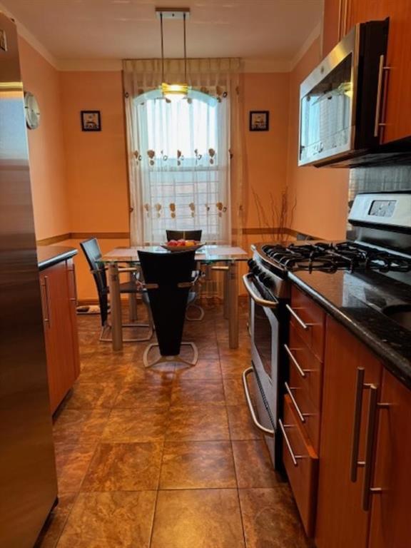 Building Photo - 1560 E 18th St