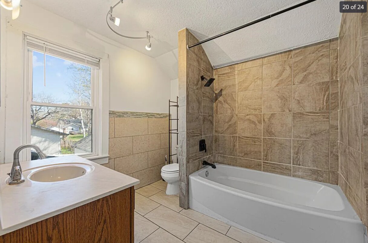 Building Photo - 203 2nd Ave SW
