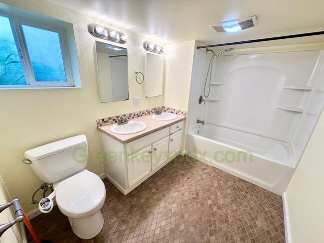 Building Photo - 3-Bedroom, 2-Bathroom House with Attached ...