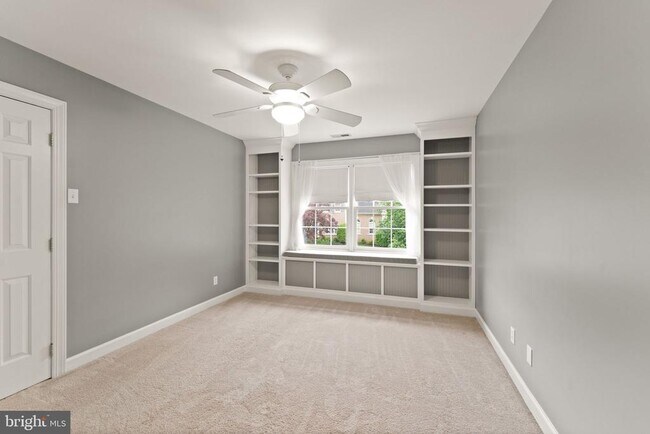 Building Photo - 46448 Montgomery Pl