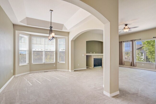 Building Photo - Main Level Living in Pine Creek...Views ar...