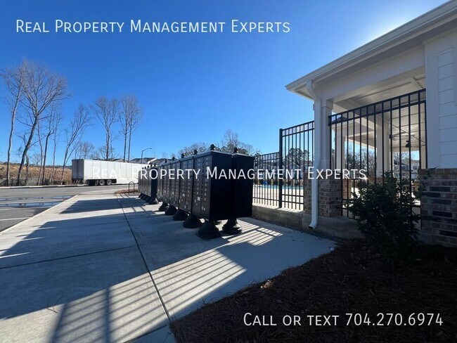 Building Photo - 8029 Hidden Spgs Trl