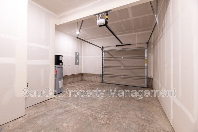 Building Photo - 17071 SW Friendly Ln