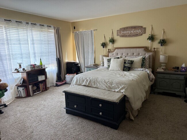 Building Photo - 4BD 2.5BA House with 2 Car Garage