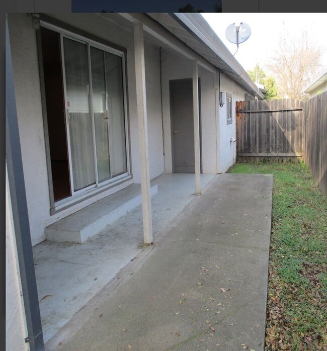 Building Photo - NICE DUPLEX IN CARMICHAEL!! $500 OFF FIRST MONTH'S RENT!!