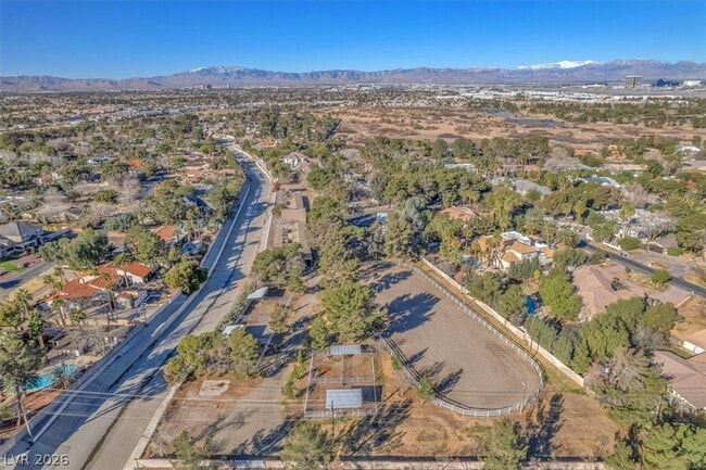 Building Photo - 2868 Vista Del Sol Ave