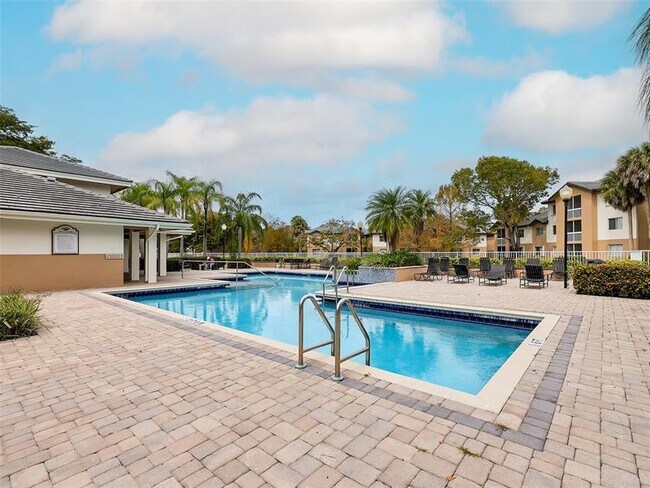 Building Photo - 9833 Westview Dr