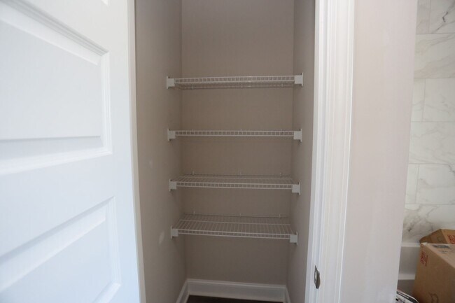 Building Photo - 3 Bedroom Brick House in SEB School District Available NOW