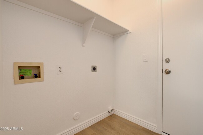 Building Photo - 9859 W Potter Dr