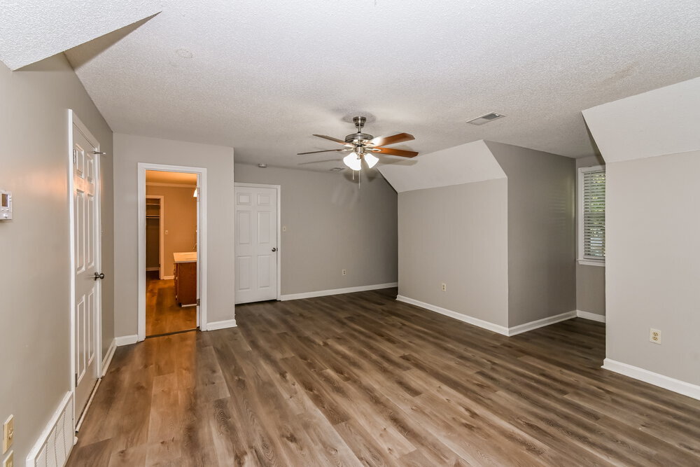 Building Photo - 861 White Pine Dr