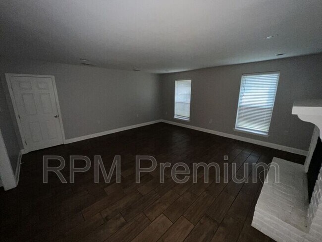 Building Photo - 4922 Sunnybrook Dr