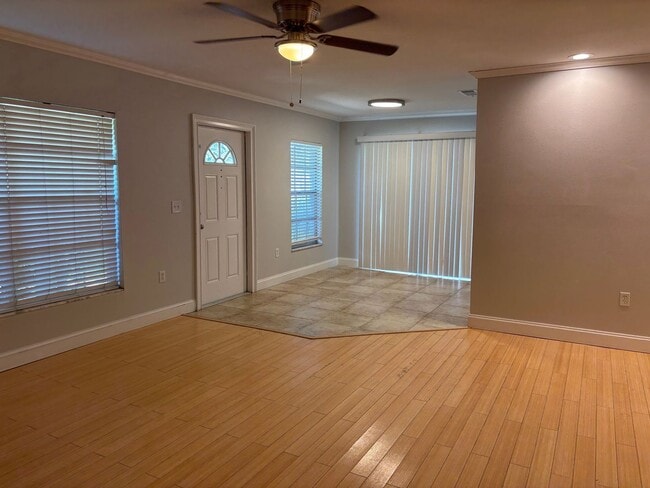 Building Photo - Townhome For Rent