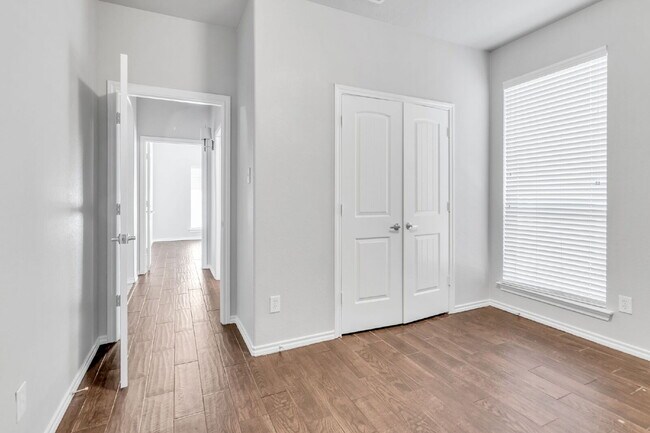 Building Photo - "Spacious 4-Bedroom Home with Chef’s Kitchen and a Master Retreat!"