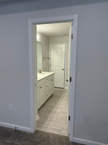 Building Photo - 124 Abbots Mill Dr