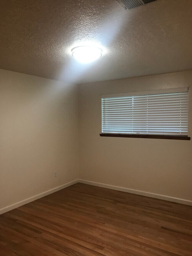 Building Photo - 3 Bed 1.75 Bath SFR Rambler Everett