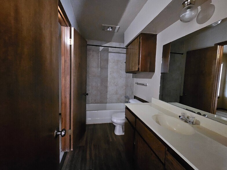 Building Photo - 3808 Quail Run Cir