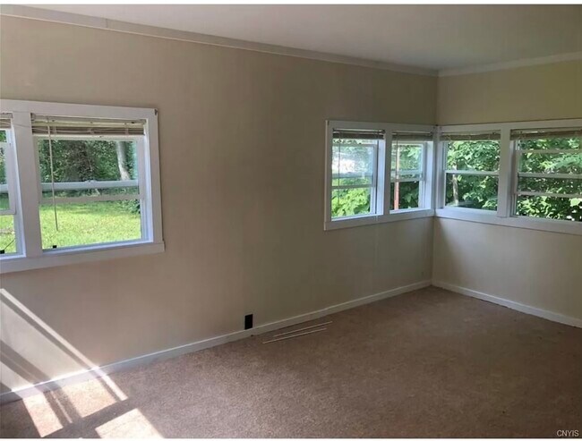 Building Photo - 64 Ontario St