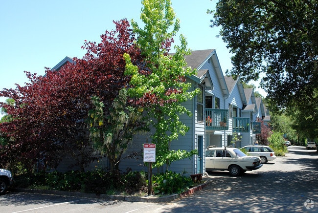 Building Photo - Burbank Heights Apartments