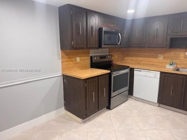 Building Photo - 16300 Golf Club Rd