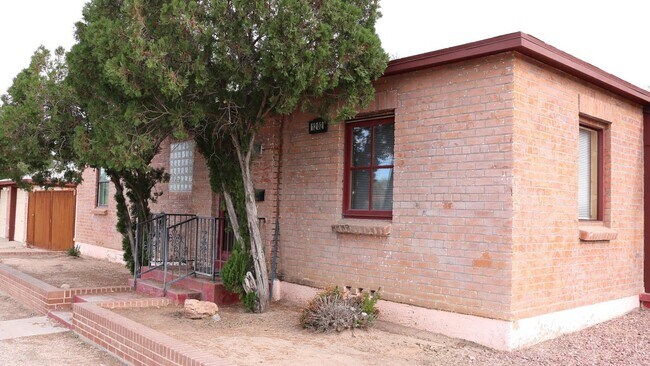 Building Photo - 1202 N Tucson Blvd