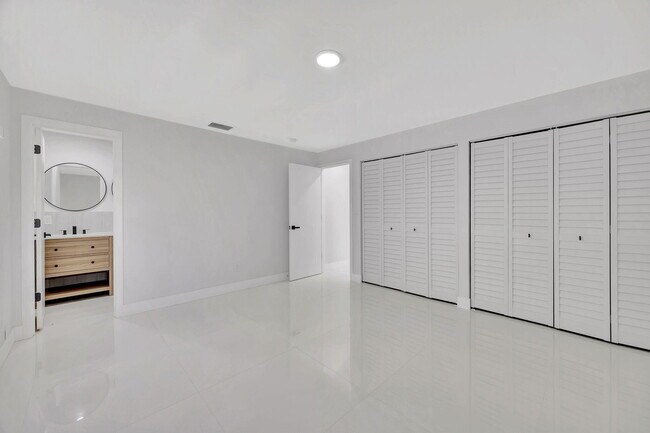 Building Photo - 14851 SW 71st St