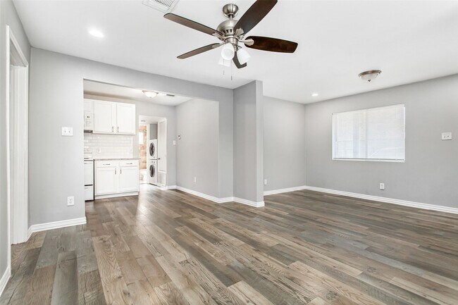 Building Photo - 4931 Junius St