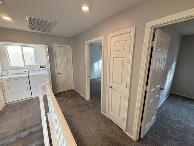 Building Photo - Gorgeous 3Bed/2.5Bath/2Car, 2-Story Home located in Spring Valley- $300 Off Move in Fees!