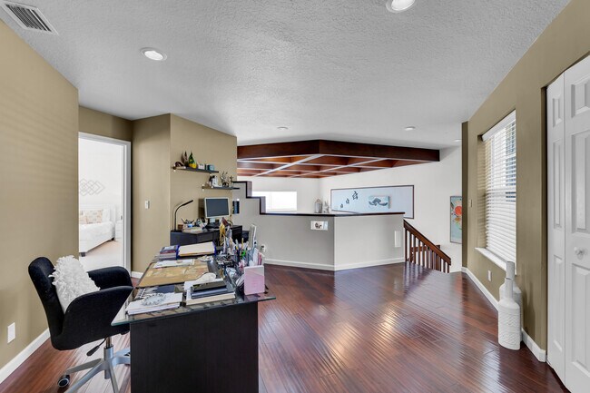 Building Photo - 6362 Brava Way