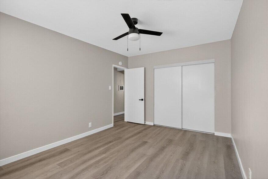 Building Photo - 10442 Lampson Ave
