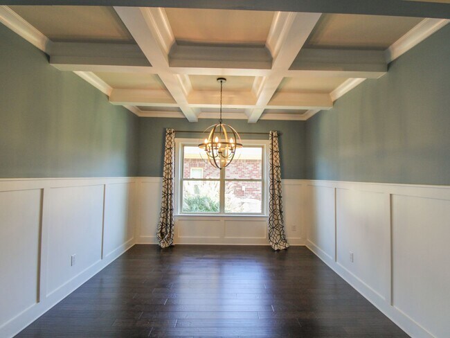 Building Photo - Great Location near Edgewater and Toyota F...