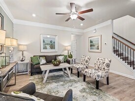 Building Photo - 207 DuPont Dr