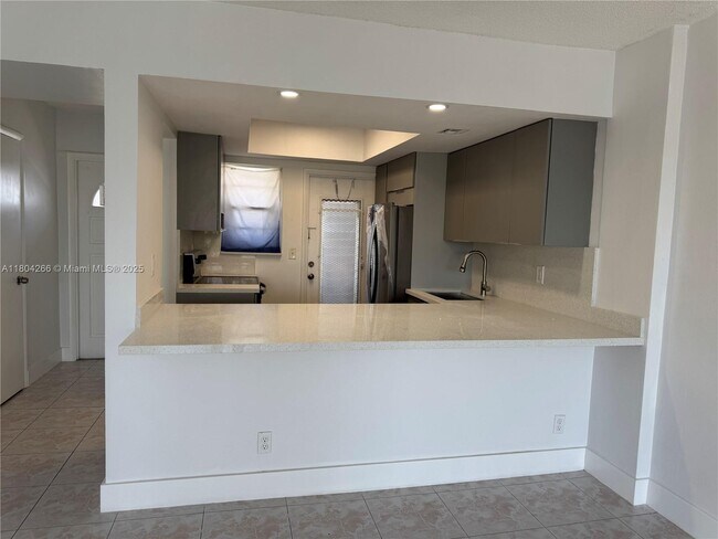 Building Photo - 1333 E Hallandale Beach Blvd