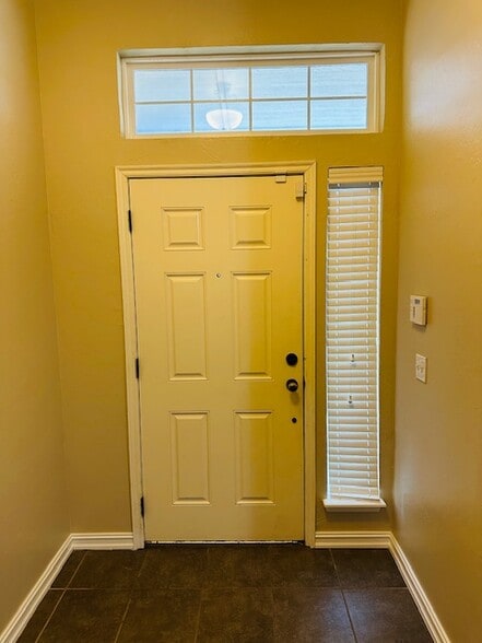 Building Photo - 1009 Harvest Dr