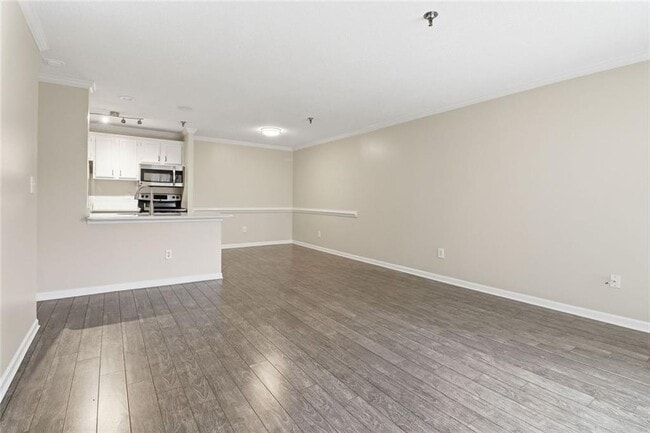 Building Photo - 300 Johnson Ferry Rd