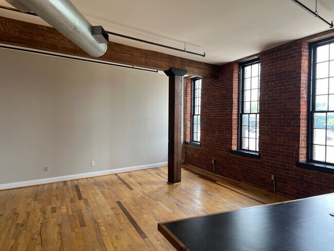 Building Photo - 265 N Queen St