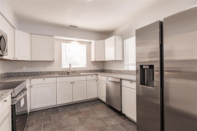 Building Photo - 11065 Waterford Ave